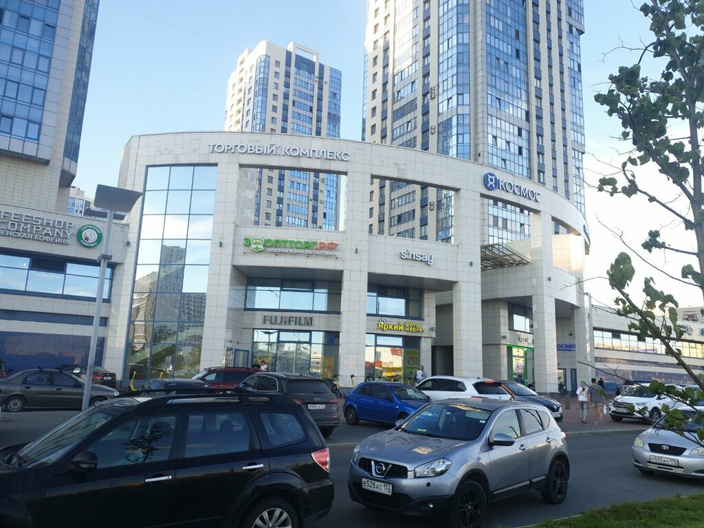 Shopping mall Cosmos, Saint Petersburg, photo