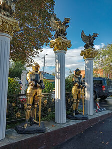 House with knights (Sadovaya ulitsa, 39), landmark, attraction