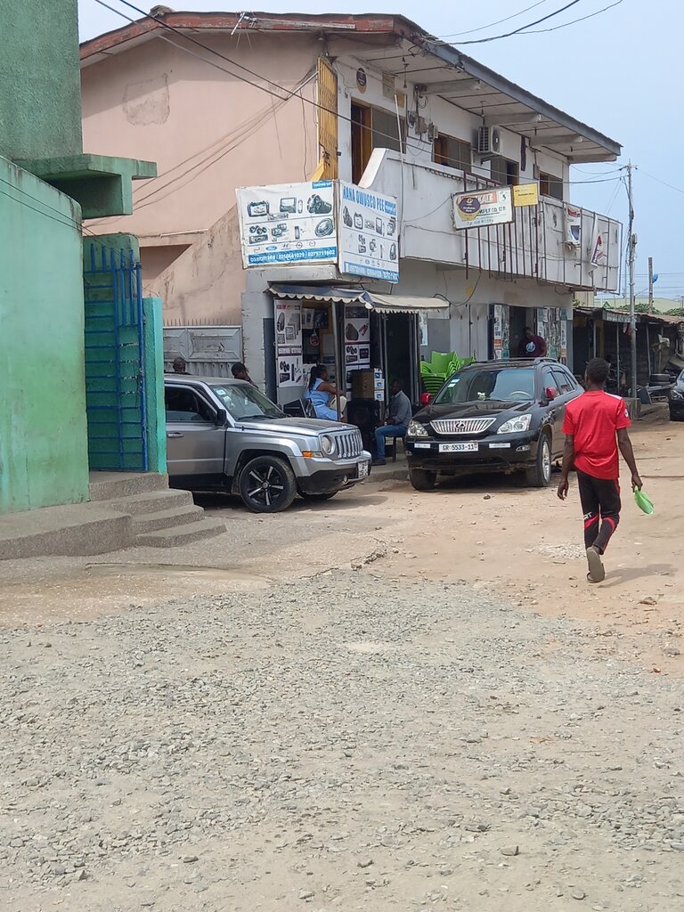 Auto accessories Ana owususco, Accra, photo