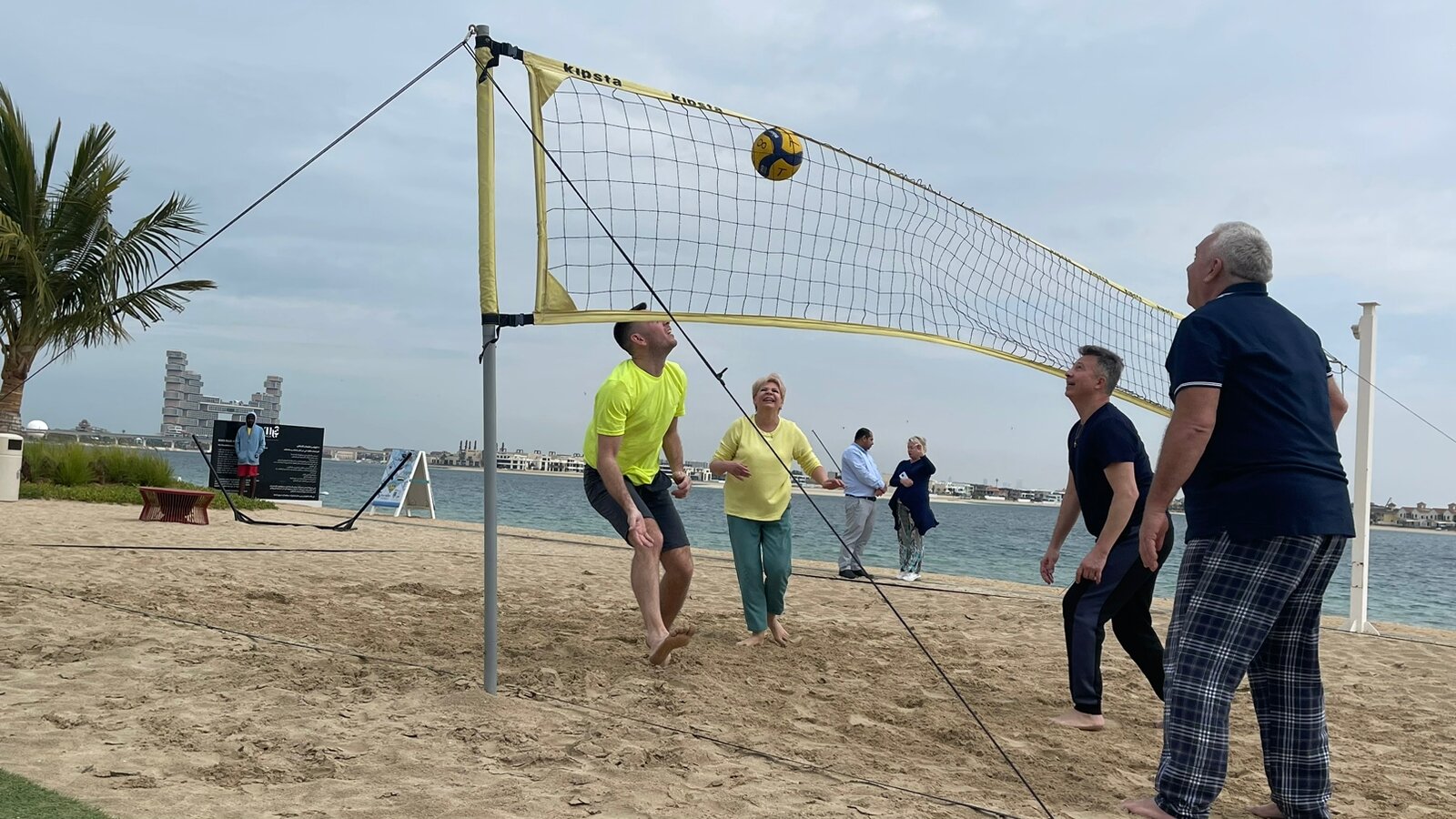 Фото Th8 Palm Dubai Beach Resort by IHG Dubai