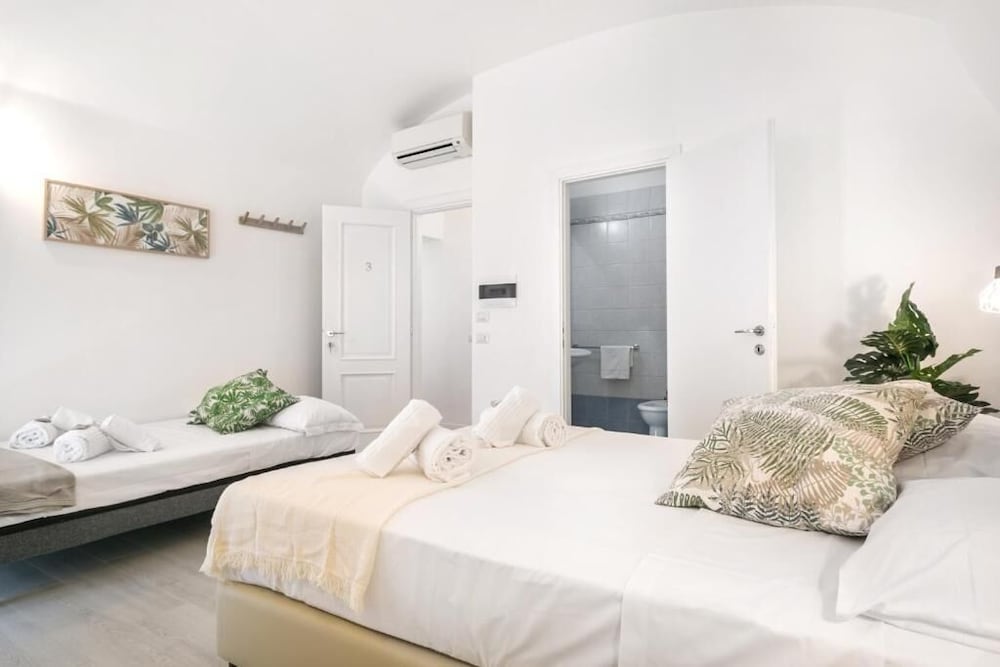 Фото White Candia Guesthouse