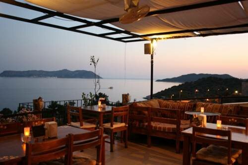 Гостиница Hideaway Hotel в Каше