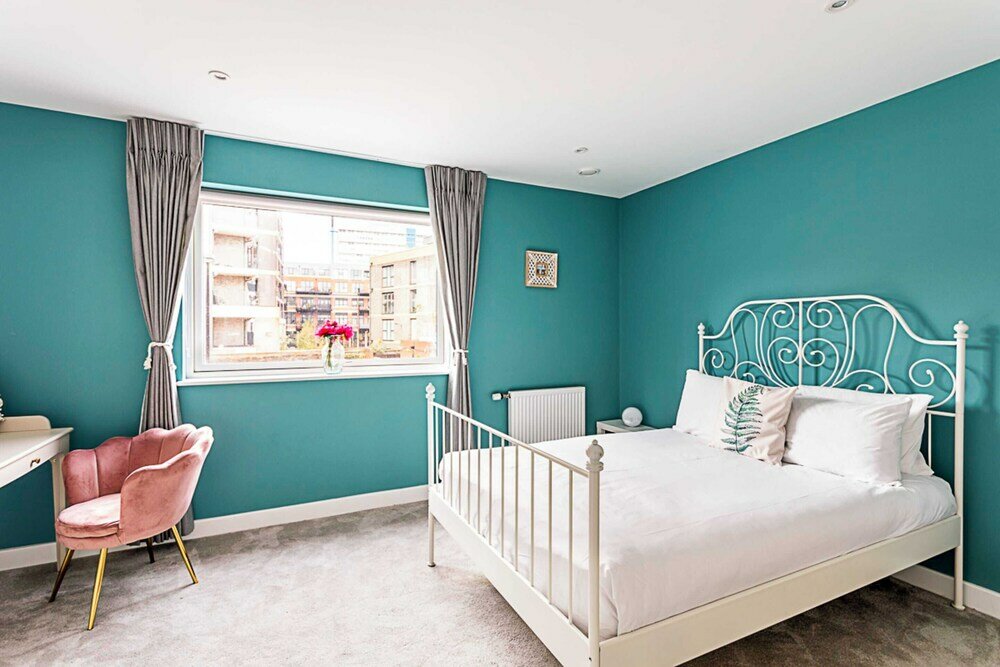 Фото Quiet and Spacious Four Bedroom House