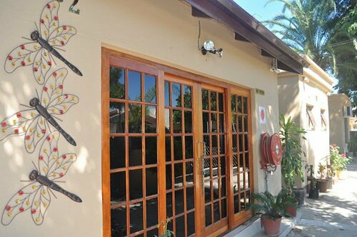 Гостиница Crown Guest Lodge во Франсистауне