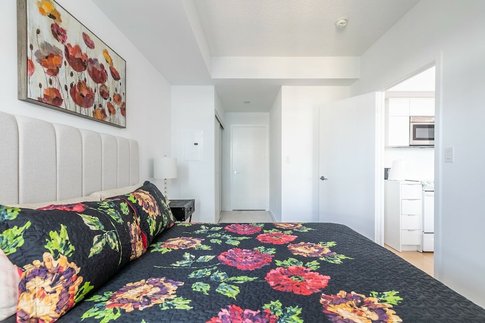 Фото SkyTree - Condos in Heart of Downtown