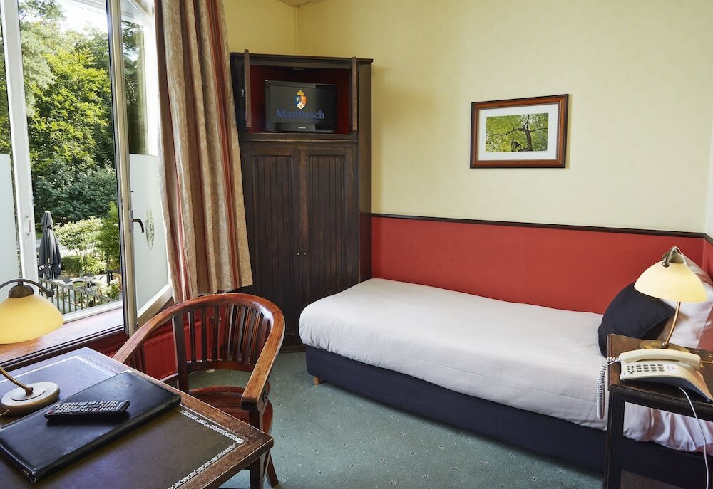 Фото Hotel Mastbosch Breda