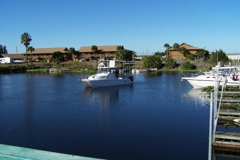 Фото Roland and Mary Ann Martin Resort