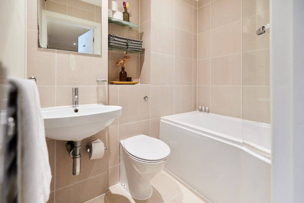 Фото The London Classic - Captivating 2bdr Flat With Garden