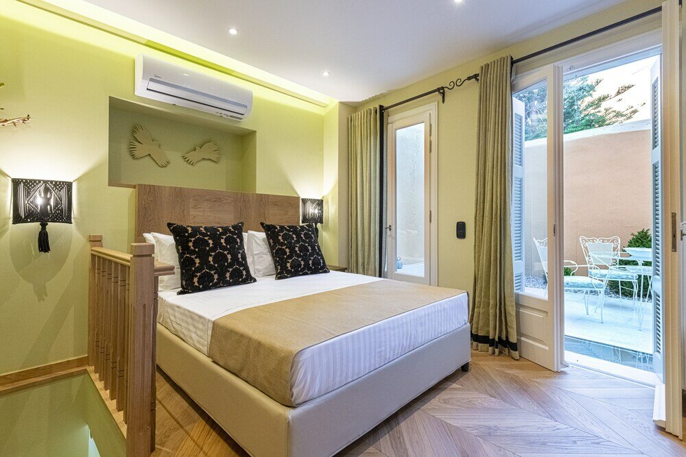 Фото Plaka Boutique Apartments