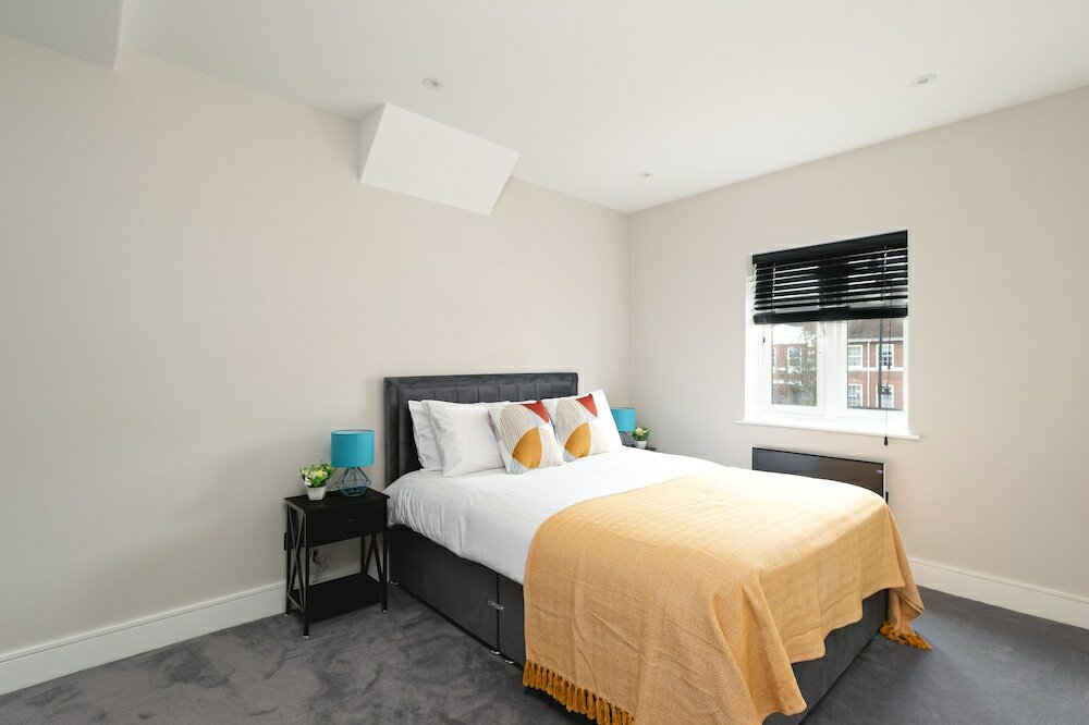 Фото Skyvillion Apartments Cockfosters