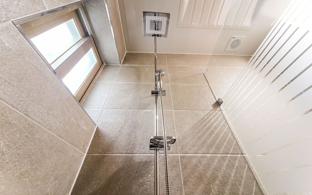 Фото Geojedo Jangseungpo Hotel Carara