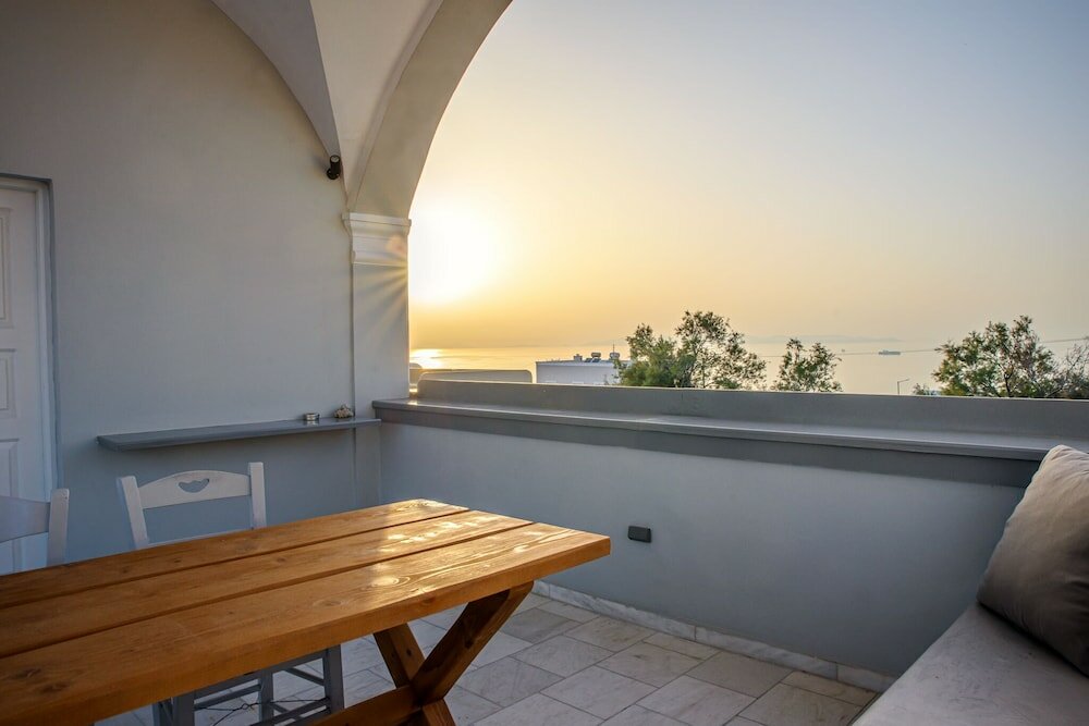 Фото Central Oia Hostel