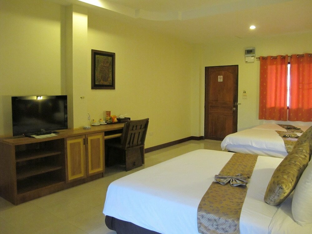 Фото Oyo Baan Tong Tong Pattaya Resort