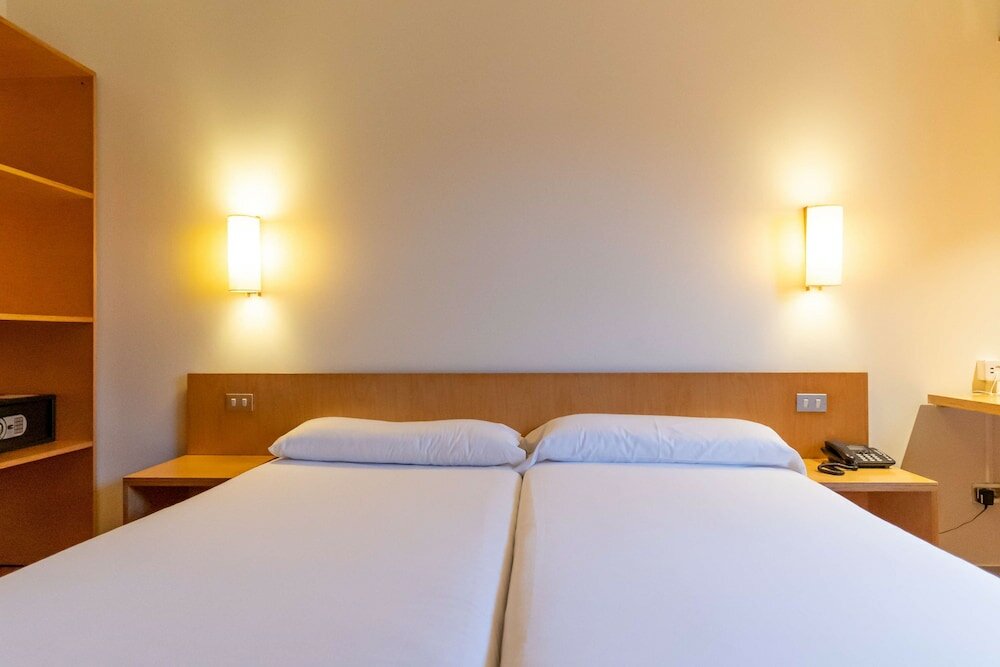 Фото Kyriad Direct Eth Irun