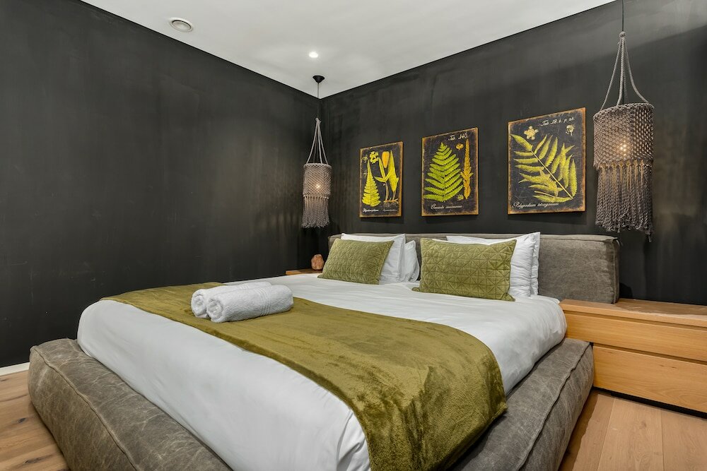 Фото The Iron Works 611