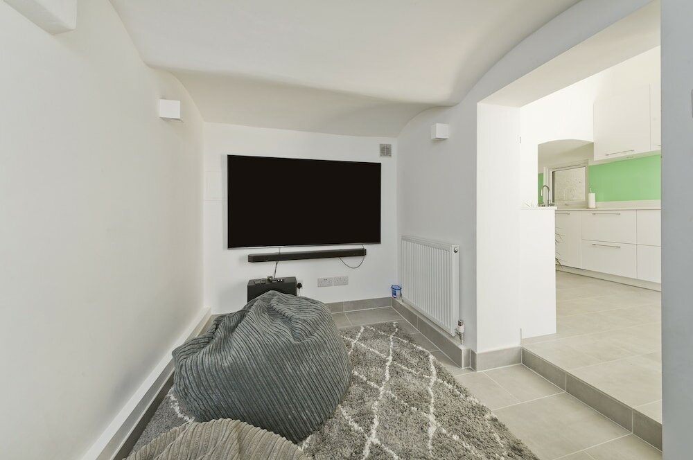 Фото Beautiful Battersea Home by Clapham Junction by UnderTheDoormat