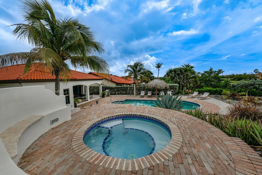 Фото New Gorgeous Listing With Hot Tub& Golf Course View! in Tierra del Sol!