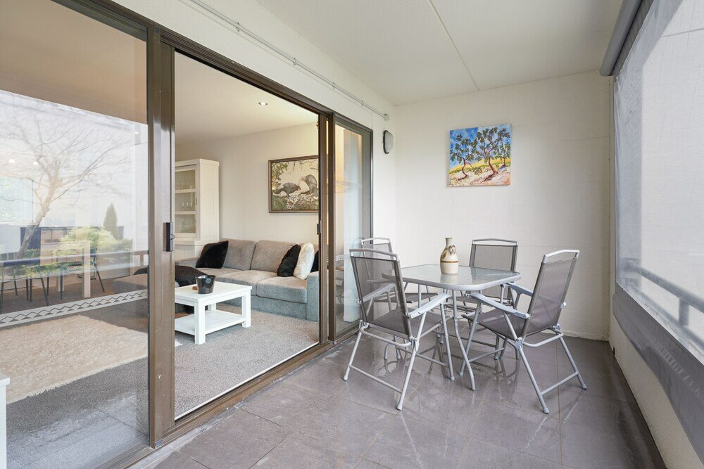 Фото Stylish Central 2br Apt nr Hospital