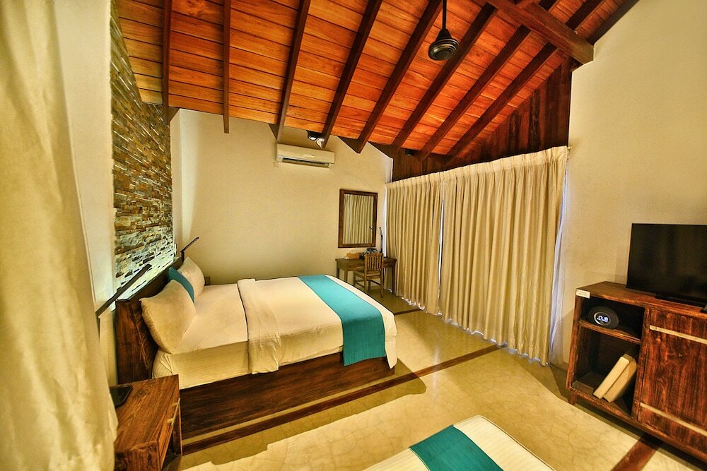 Фото R Degrees - Ambalangoda