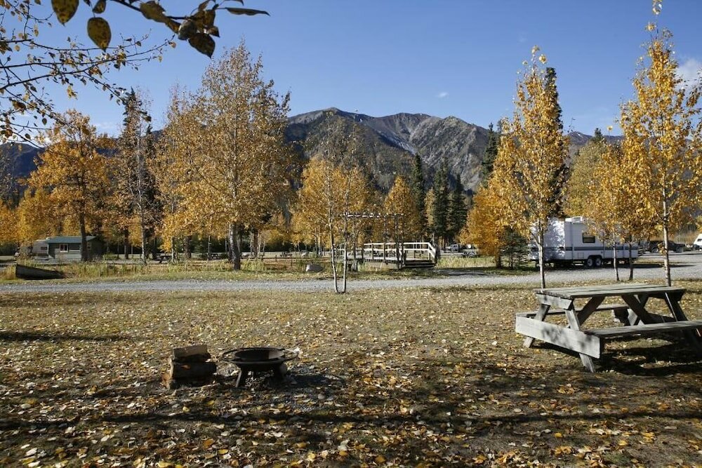 Фото Discovery Yukon Lodgings