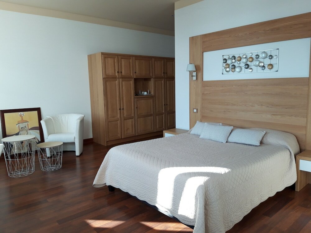 Фото Hotel La Guimbarde