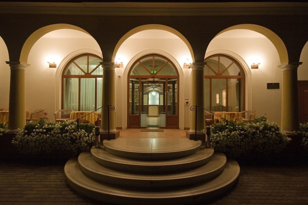 Фото Gereby Kuria Hotel es Lovasudvar