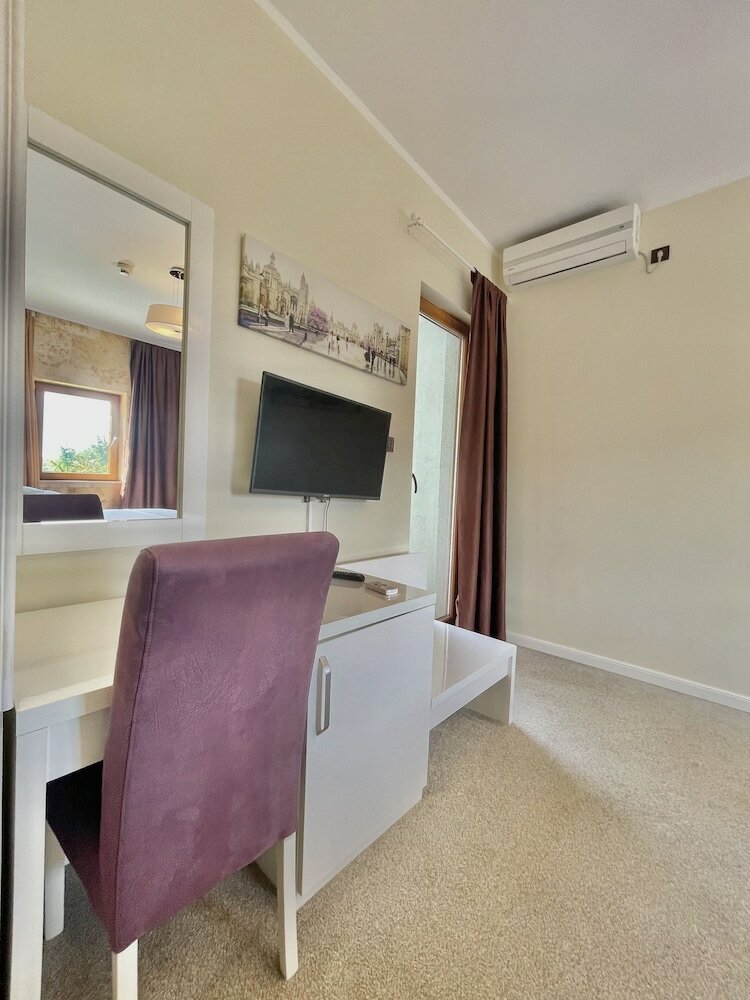 Фото Hotel Opera Jaz