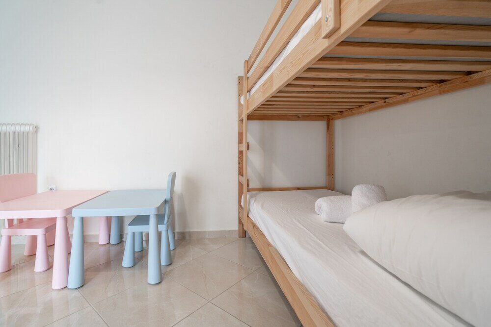 Фото Fotomara sunny and colourful apartment