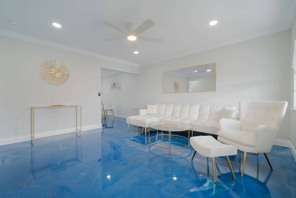 Фото Ocean Oasis Apt B, Downtown, Beach, Dog Friendly, Shops