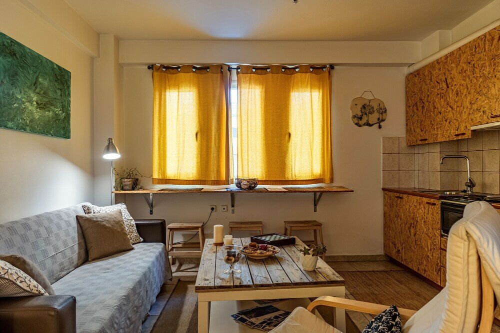 Фото Downtown Yellow Studio - Central Secret Nest