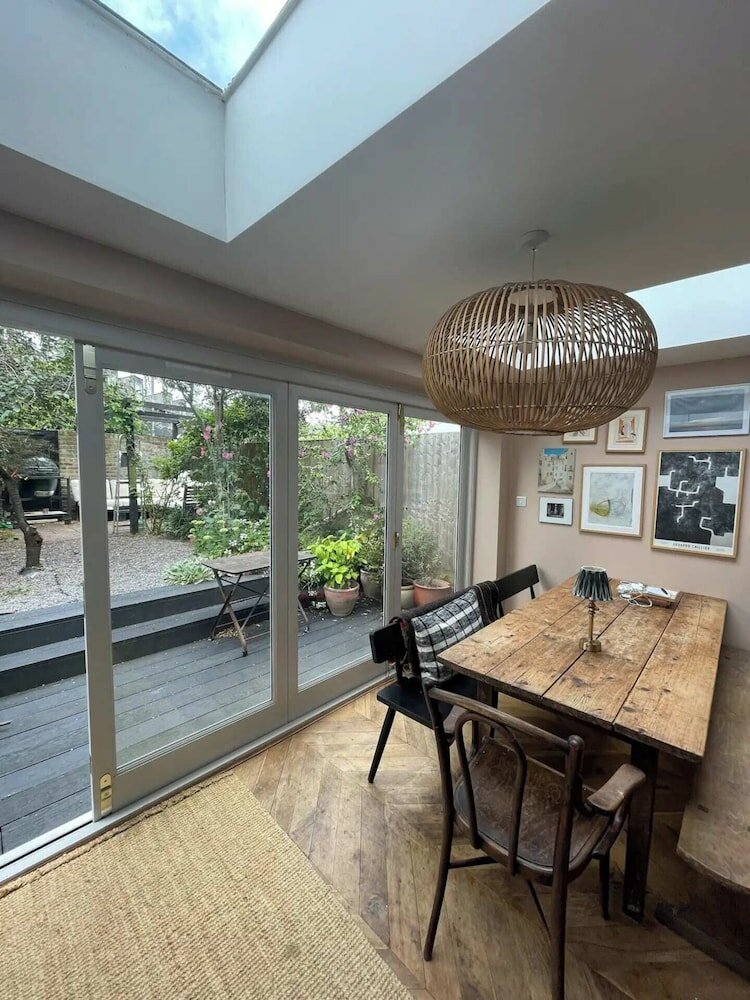 Фото Lovely 3bd Victorian Townhouse W/garden - Brixton!