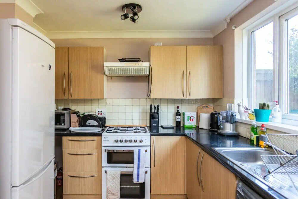 Фото Homely 2 Bedroom House in Kennington With Garden