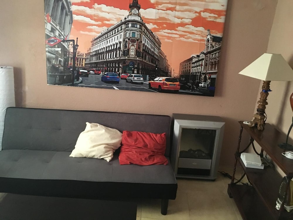 Фото Reina Victoria Apartments & Suite