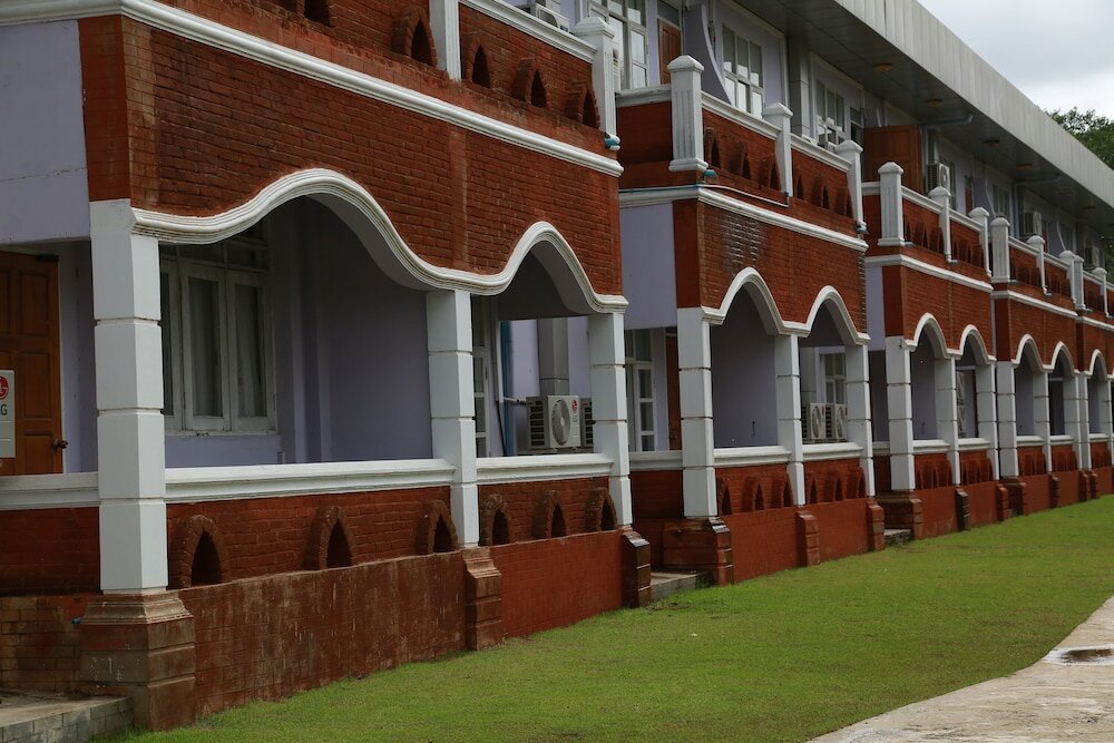 Фото The Floral Breeze Wun Zin Hotel