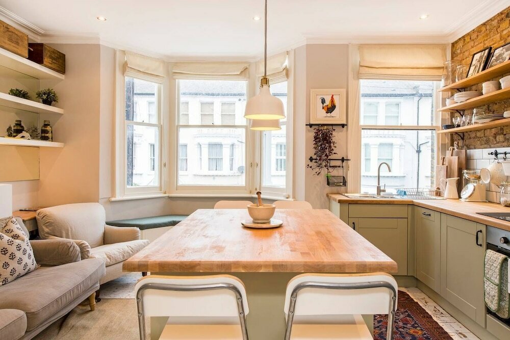 Фото Delightful 2-bed Home, Fulham