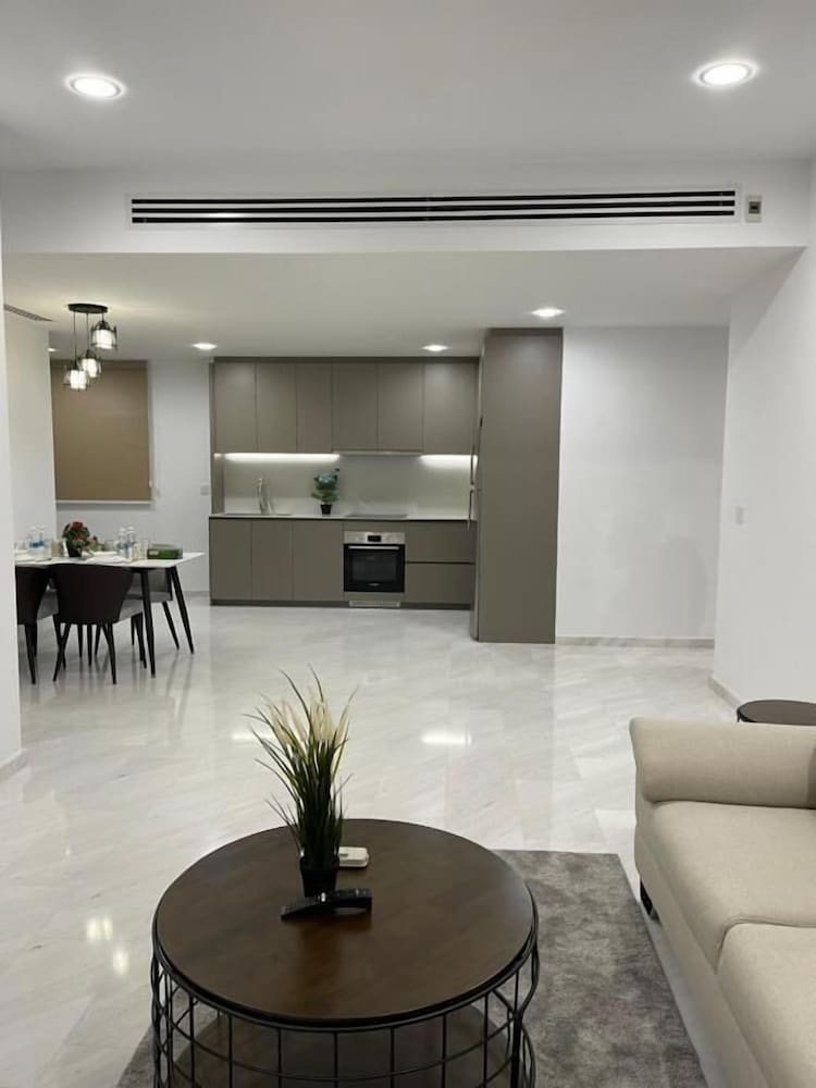 Фото Eaton Residences Klcc by Luna