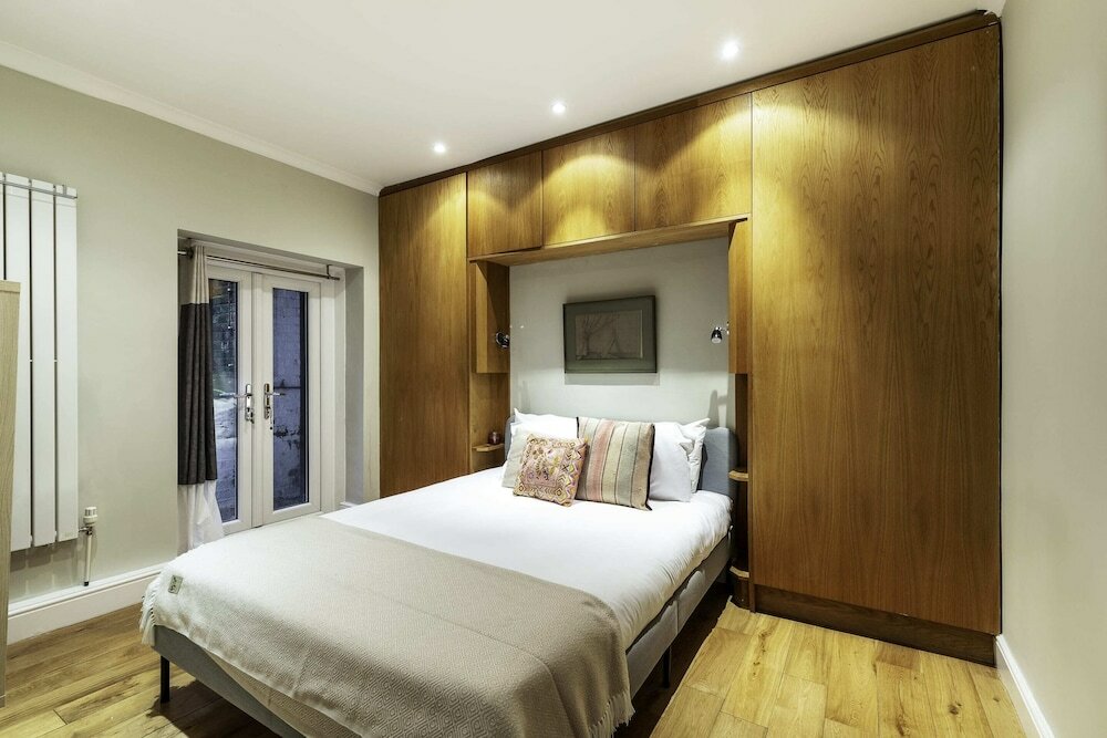 Фото Beautiful Two-bed Abode Near King Cross