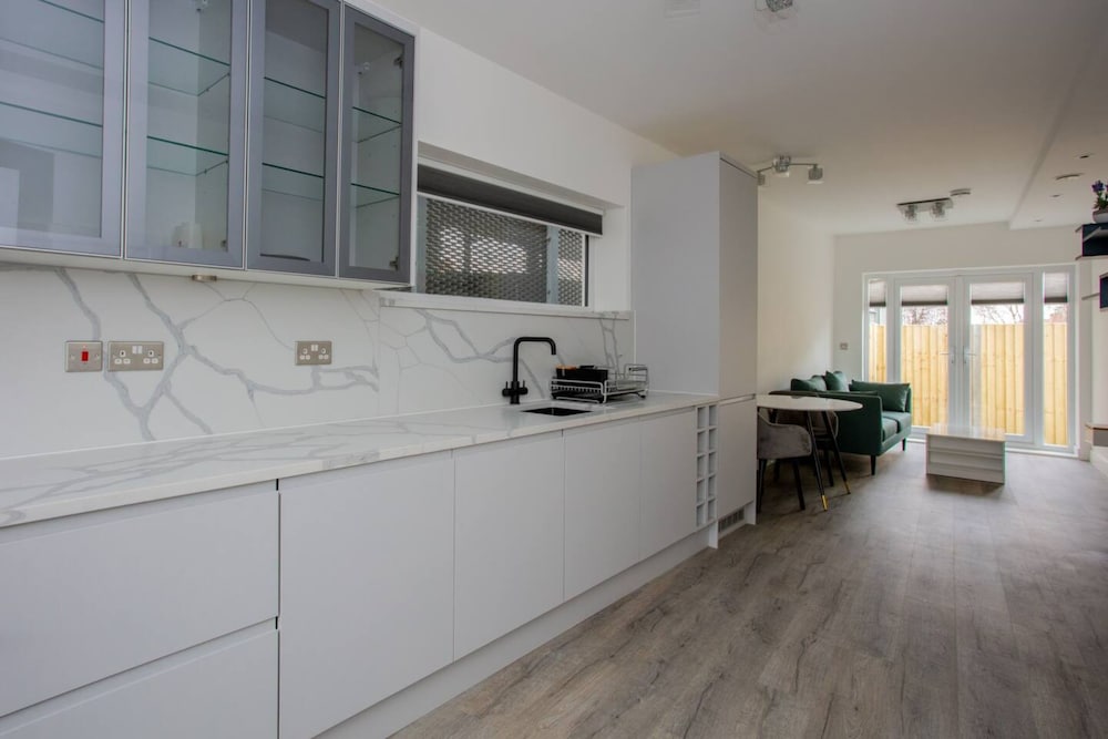 Фото Bright 1 Bedroom Apartment in West London