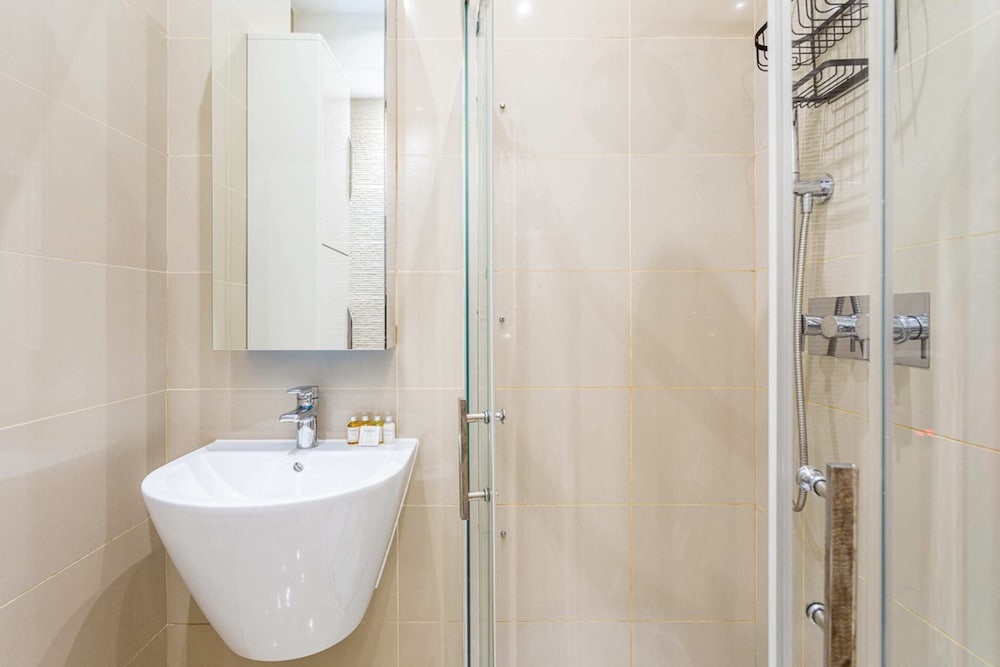 Фото Bright Warwick Chambers Apartment