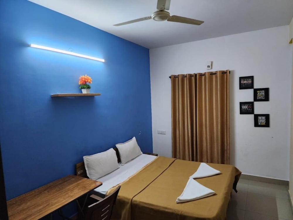 Фото Urban Sqaur Stay