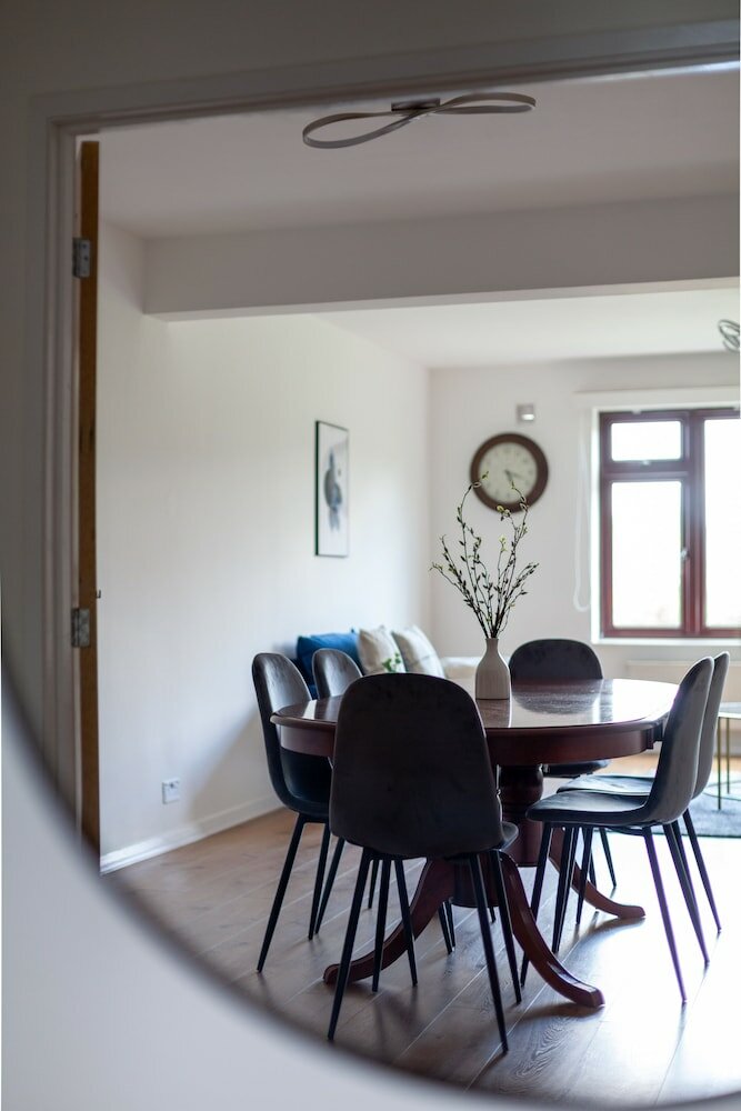 Фото The Ealing Collection