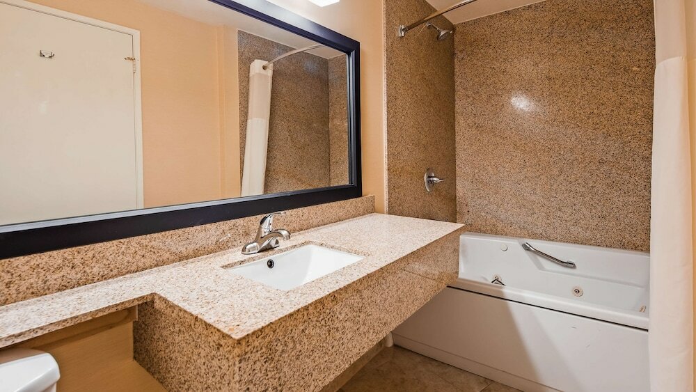 Фото Best Western Date Tree Hotel