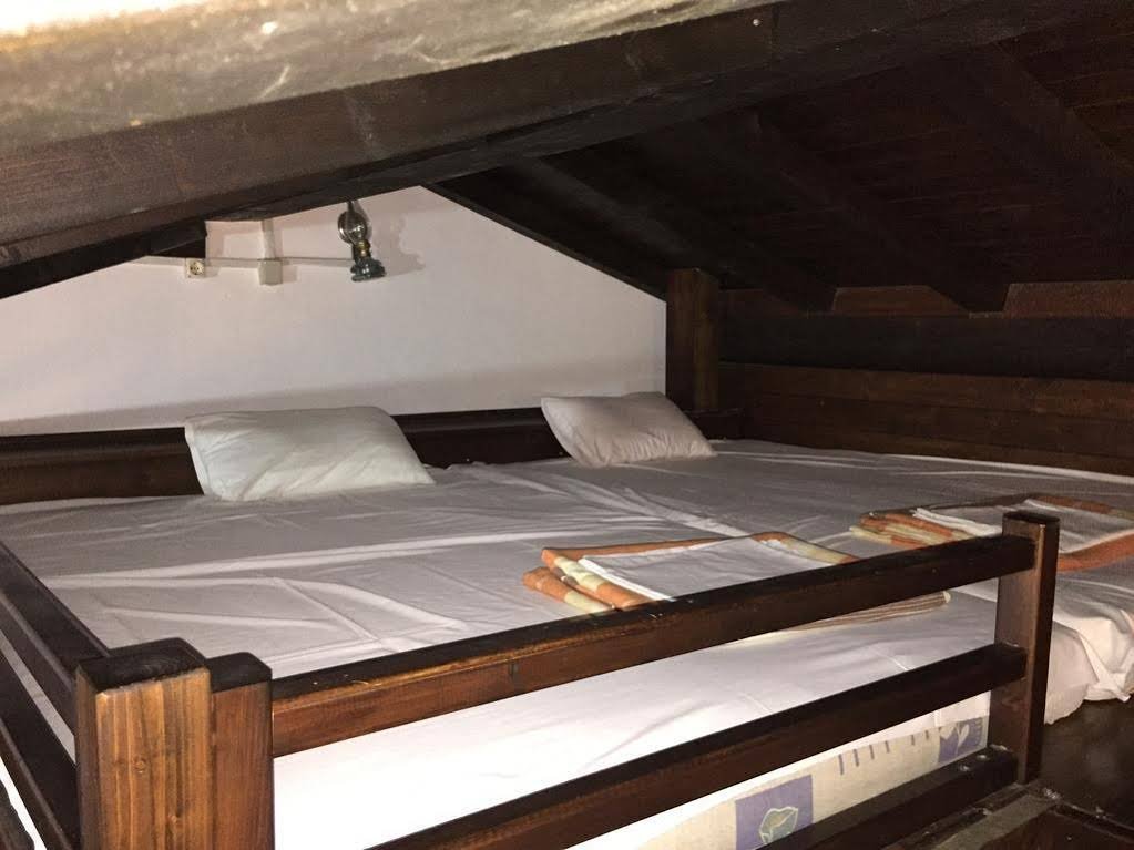 Фото Oikoperiigitis Hotel