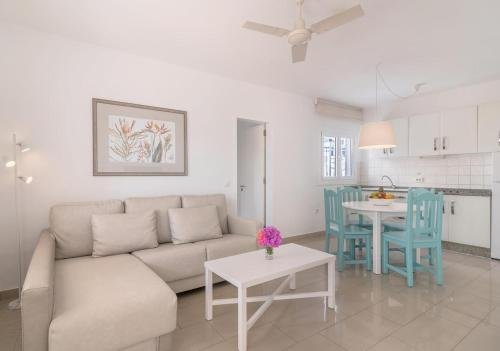 Фото Apartamentos Parque Tropical