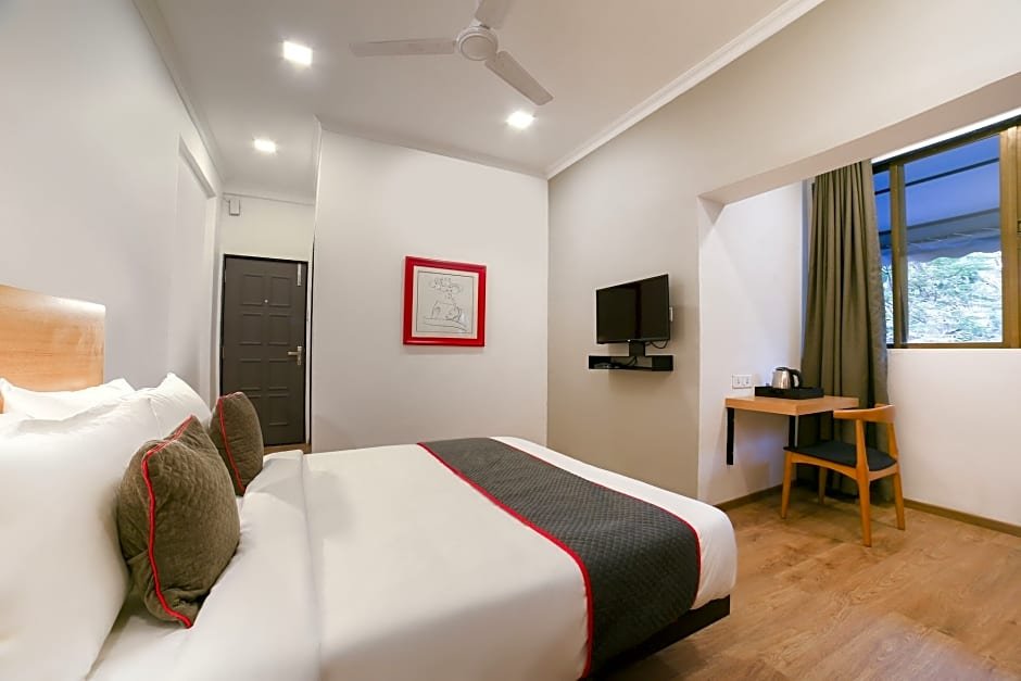 Фото Hotel Highway Residency