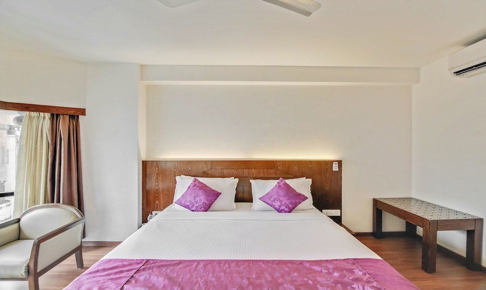 Фото The Monarch