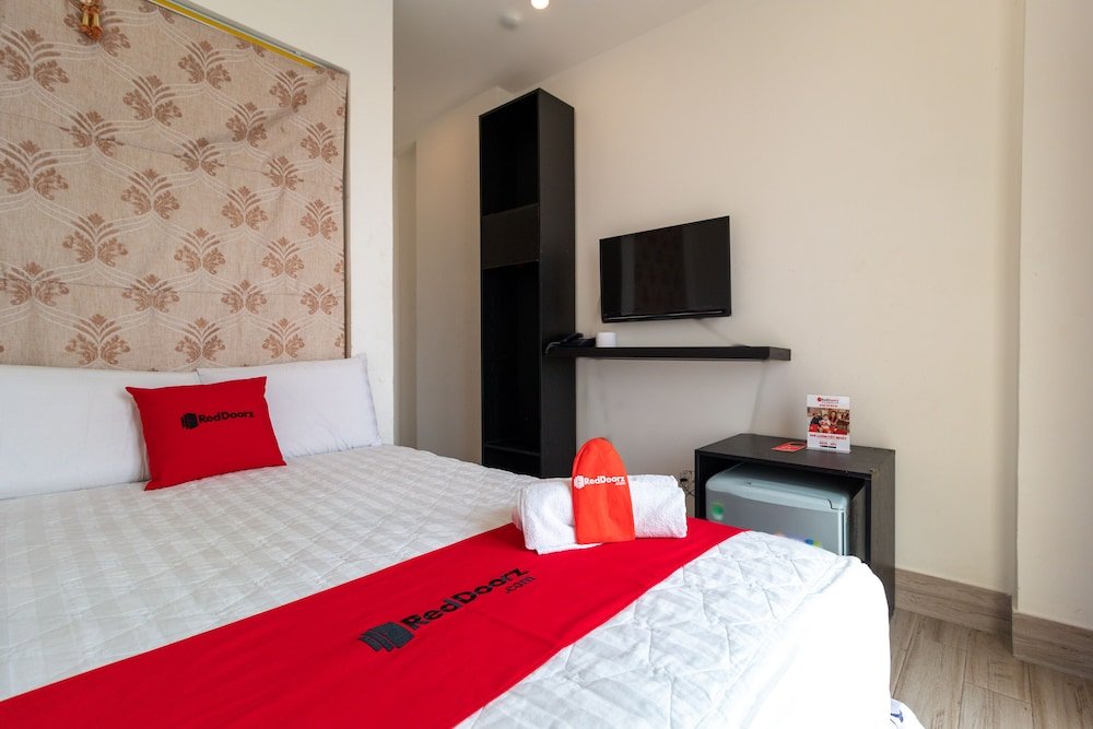 Фото RedDoorz Plus near Gia Dinh International Hospital 3
