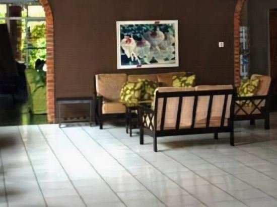 Фото The Mandeville Hotel