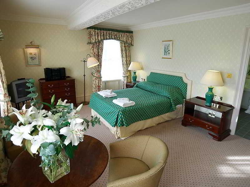 Фото Weetwood Hall Conference Centre & Hotel