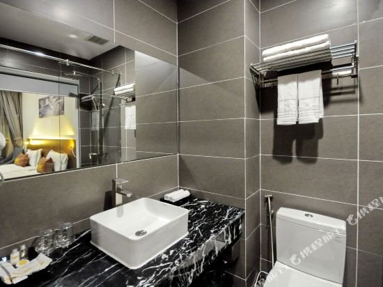 Фото Crown Nguyen Hoang Hotel